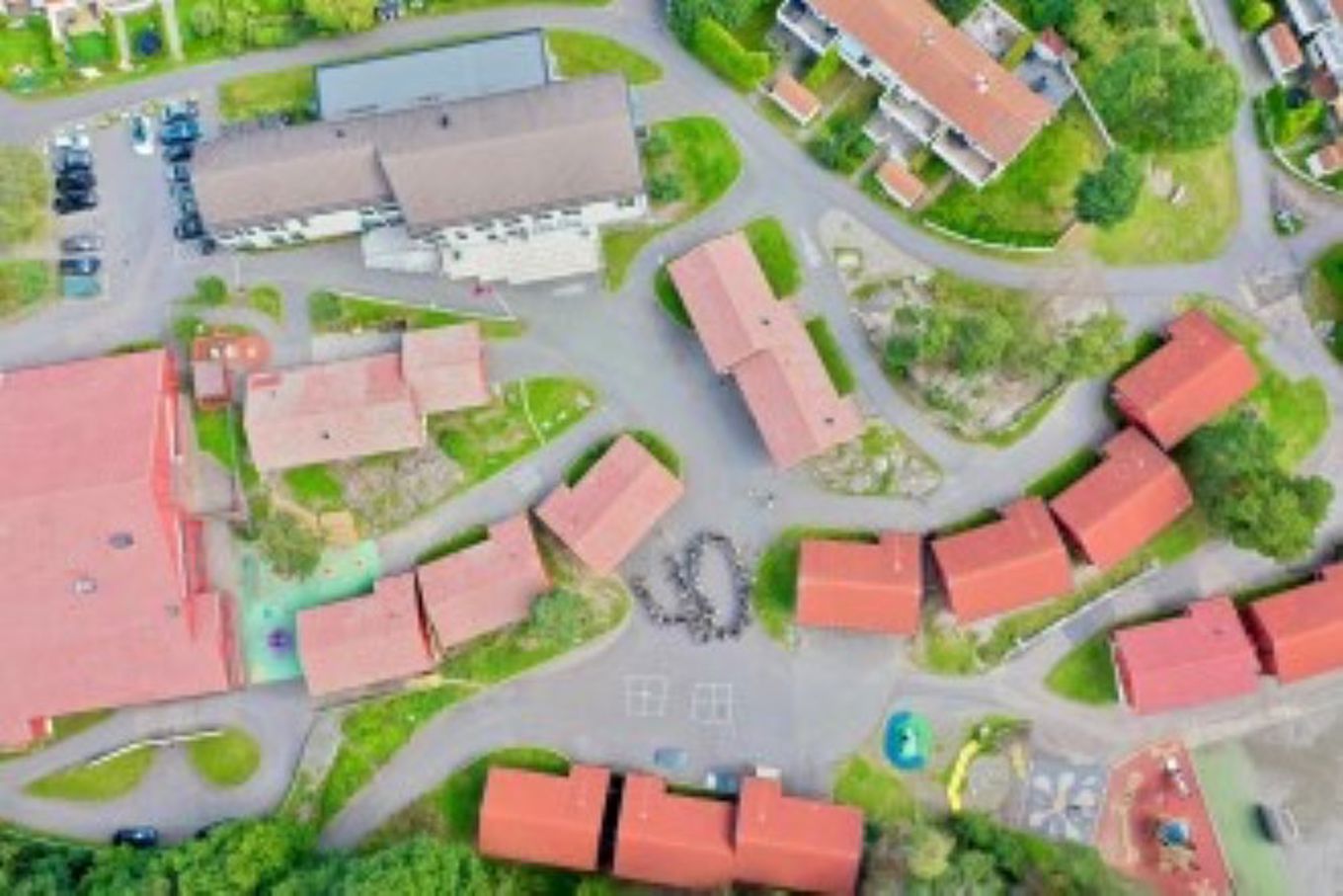 a bird's eye view of a neighborhood