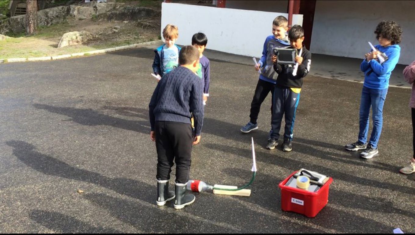 Foto: Ridwan Aouragh Forskningsprosjekt med tomflaske og rakett