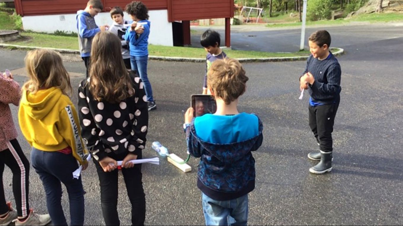 Foto: Ridwan Aouragh Elevene bruker læringsbrett til å dokumentere prosjektet.