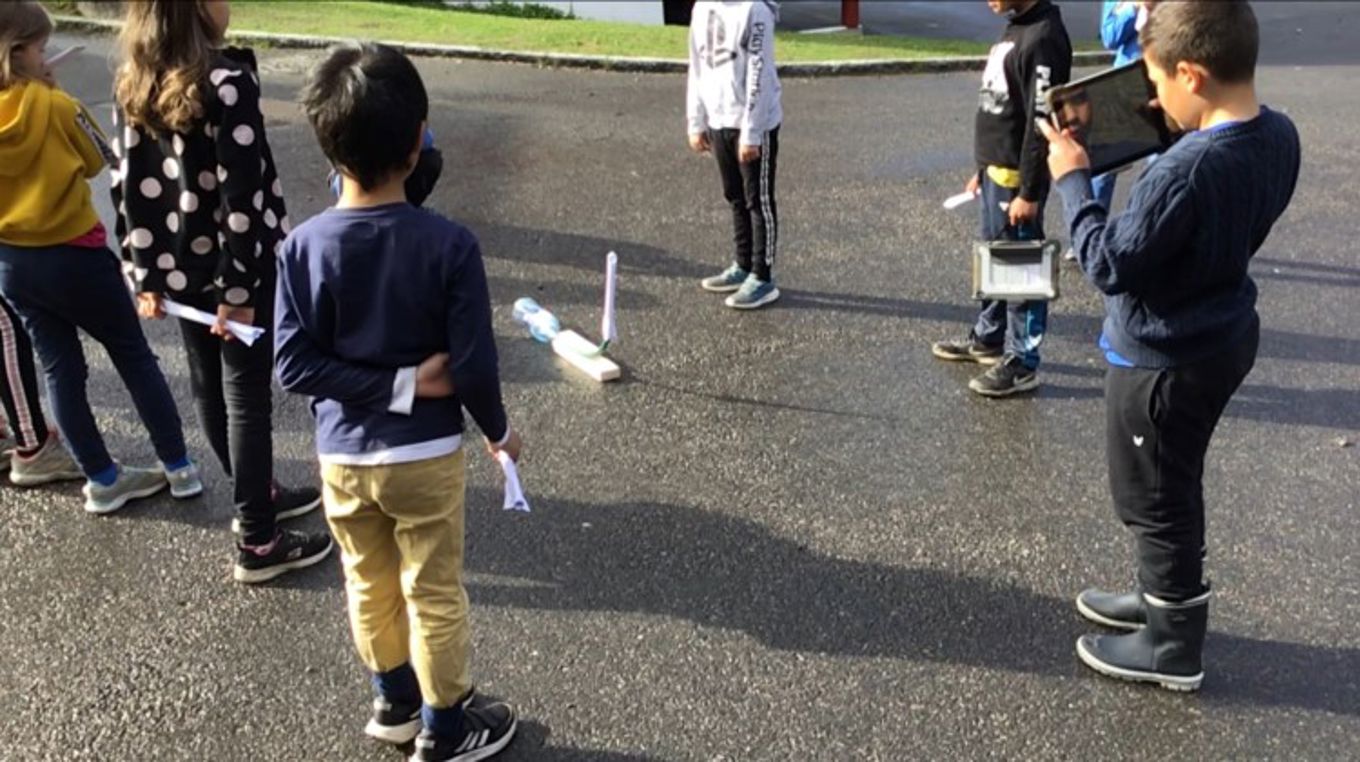 Foto: Ridwan Aouragh Da er raketten klar til utskyting fra flasken.