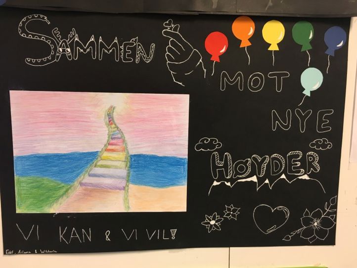 En tegning av en fargerik trapp som går opp i evigheten.